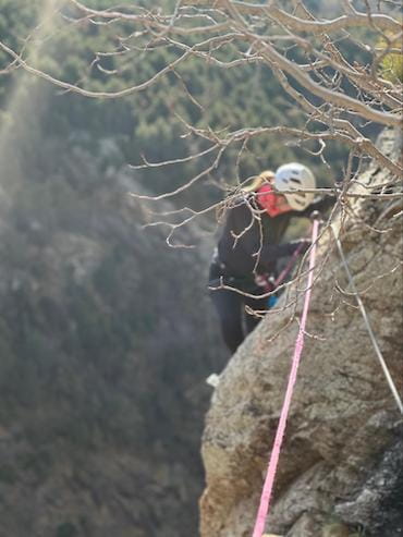 Pratiquant Via Ferrata encordé, Pyrénées-Orientales, Sensations Pyrénées, Font-Romeu.