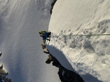 alpiniste en course de neige, encordé dans les alpes alpiniste en course de neige, encordé dans les alpes