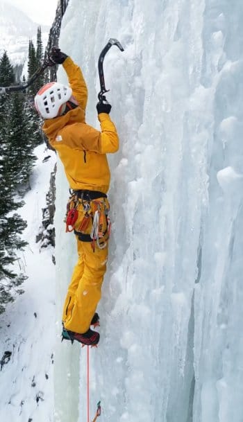 progression verticale avec piolet crampons, pyrénées, font-romeu